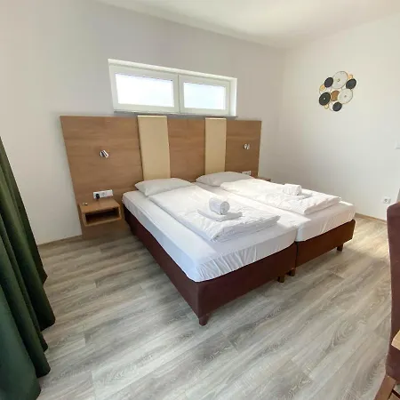 Gede Apartment *