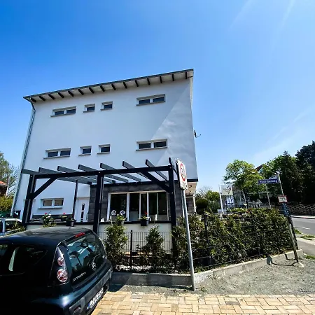 Gede Apartment *